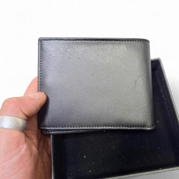 Tumi black leather wallet - Picture 3 of 3